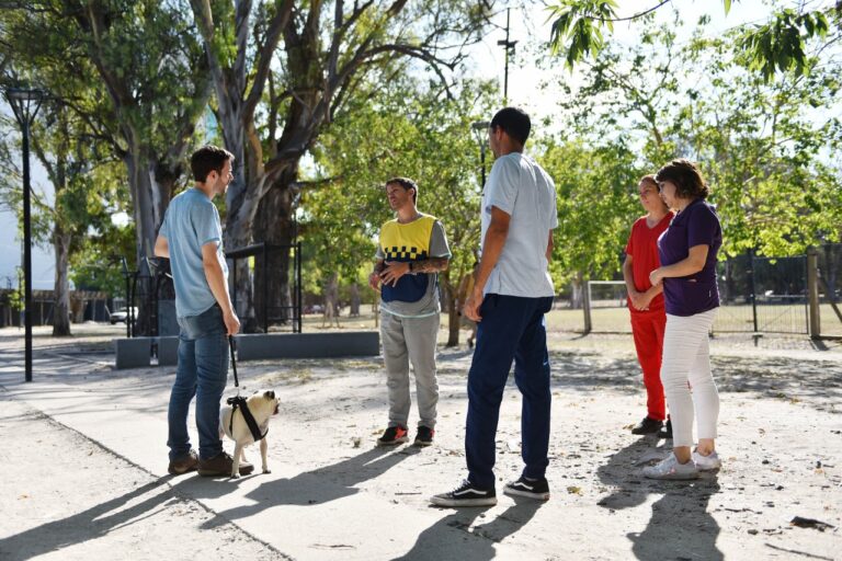 Veterinarios municipales salen a recorrer plazas y parques para asesorar