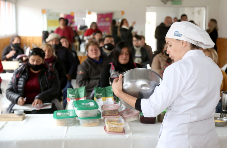 Talleres de disciplinas para promover la autonomía económica de las mujeres