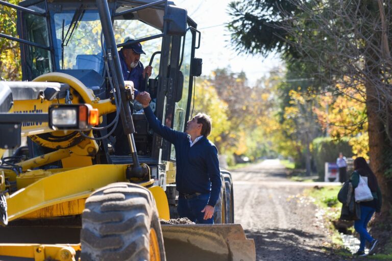 Garro participó del aniversario de City Bell y recorrió varias obras