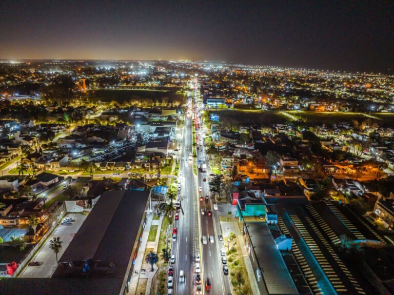 Así quedó el Camino Centenario con las nuevas 385 luces LED