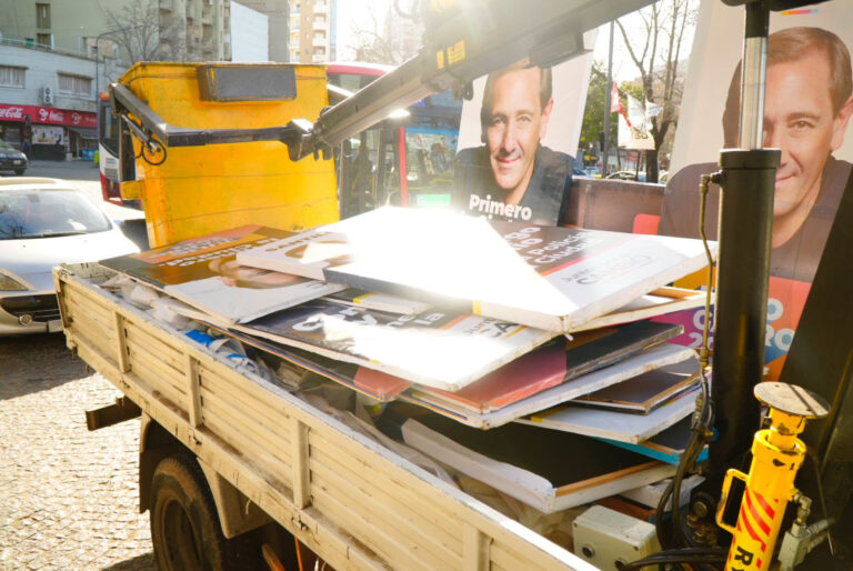 Limpieza: iniciamos la remoción de cartelería de campaña politica