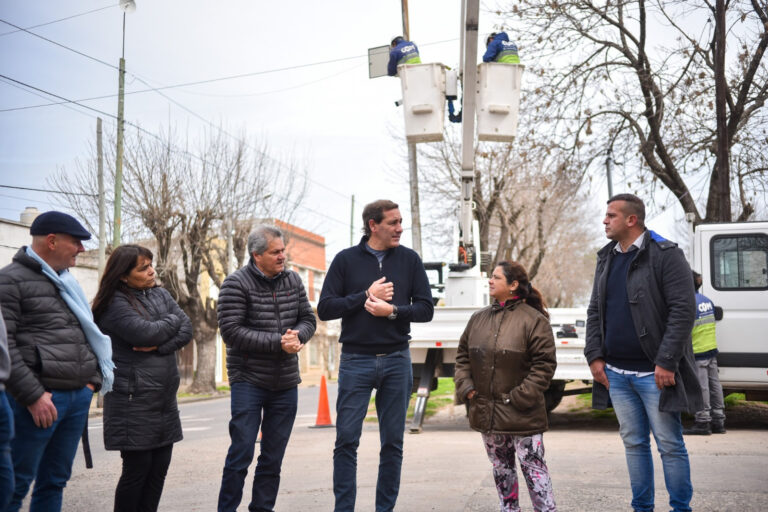 Garro supervisó la instalación de cámaras de seguridad en Tolosa