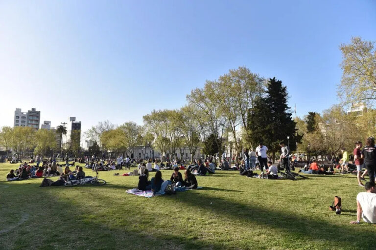 Extranjeros en La Plata: qué piensan de la ciudad y por qué …