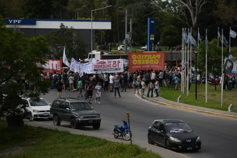 Cortaron la subida de la Autopista La Plata – Buenos Aires en av 120