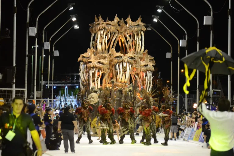 ¿Cuánto cuesta una escapada al Carnaval de Gualeguaychú desde La Plata?