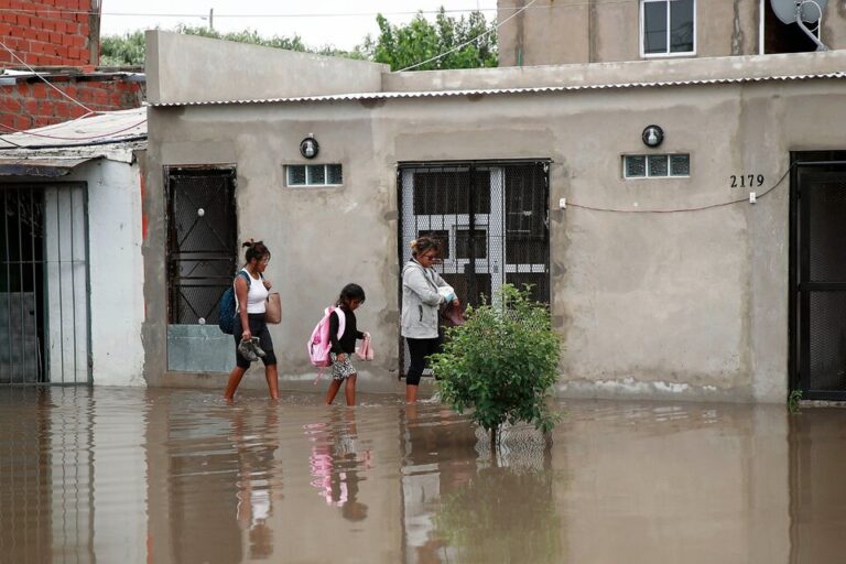 Alerta naranja y operativo de emergencia por el temporal en LP