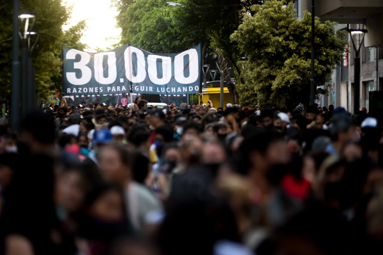 La Plata marcha para no olvidar el aniversario del golpe militar