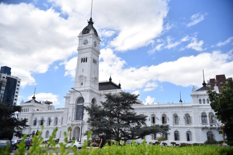 El Municipio de La Plata otorgó un 30,5% de aumento salarial