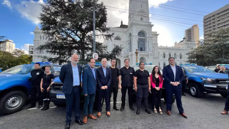 Julio  Alak ya pidió un permiso para vender los autos oficiales de LP.