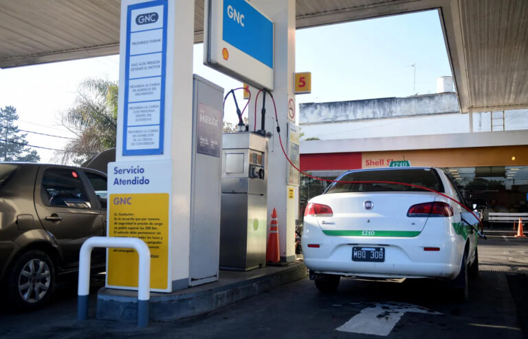 Taxistas caraduras de La Plata: quieren tener prioridad para el GNC