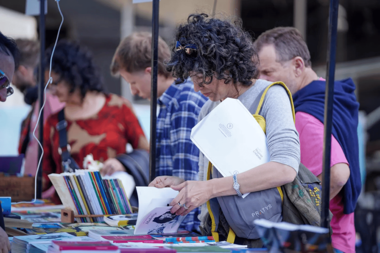 Con un homenaje al Indio Solari, se presenta el Segundo Festival Bonaerense de Poesía en La Plata